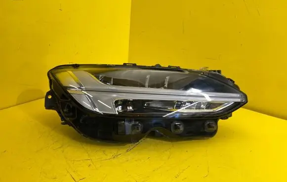 Volvo S90, V90 Headlight/headlamp 31655139