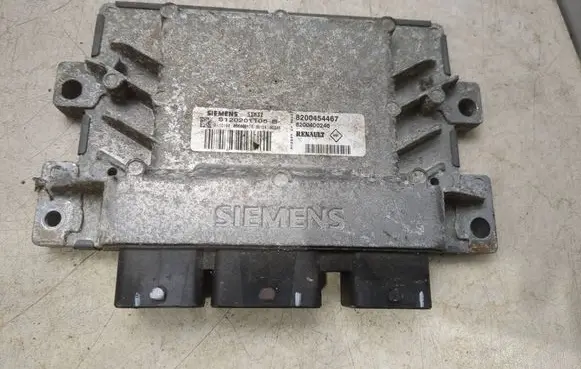 Renault Clio III Engine control unit/module 8200454467 8200400246 S120201108b
