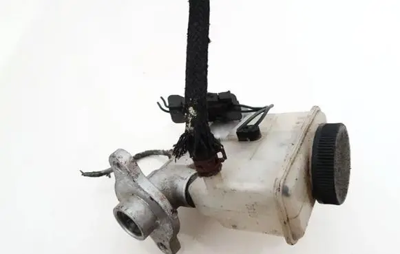 Mazda 323 Master brake cylinder
