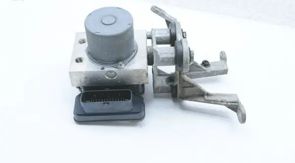Mercedes-Benz E C207 W207 ABS Pump A2124310148