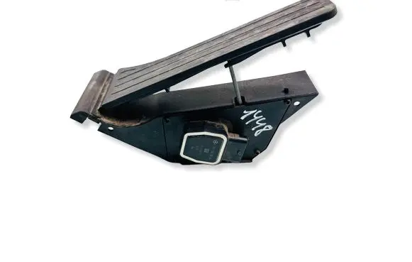 Mercedes-Benz E W212 Accelerator throttle pedal A2043000004