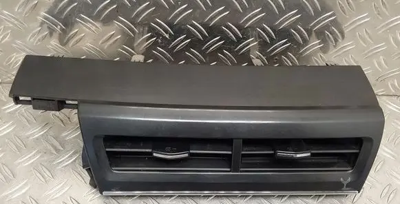 Toyota Prius+ (ZVW40) Dash center air vent grill 5567047170 5567047200