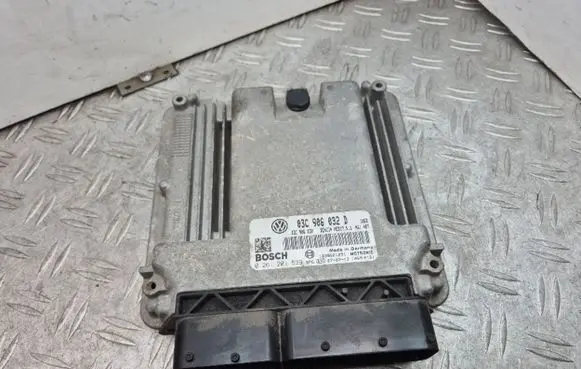 Volkswagen Golf Plus Engine control unit/module 03C906032D 0261201539