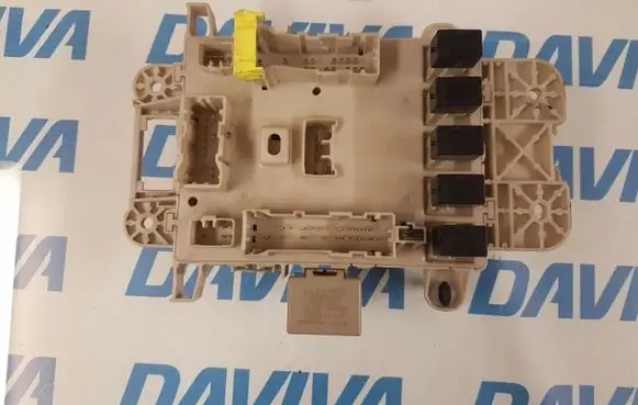 Toyota RAV 4 (XA20) Fuse box set 81980-50030 90987-02020