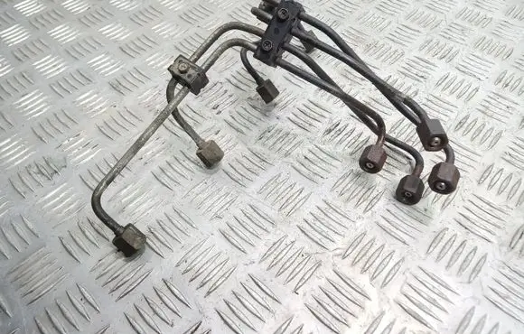 Mazda 626 Fuel injector supply line/pipe 