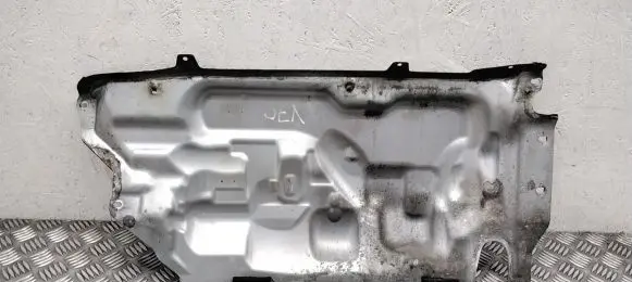 Volvo V70 Heat shield in engine bay 31335579