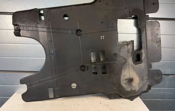 Peugeot 3008 I Engine splash shield/under tray 9675053180