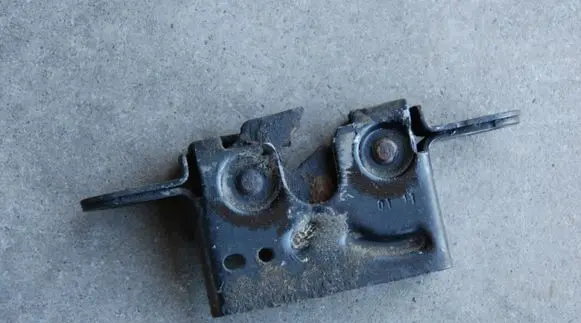 Renault Master III Engine bonnet/hood lock/catch 125KM