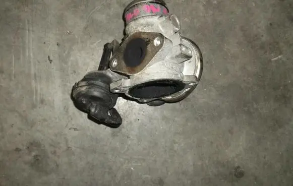 Volkswagen Polo EGR valve 038131501M