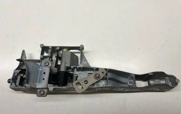 Rear door exterior handle/bracket