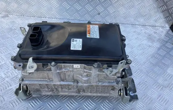 Toyota Prius (XW50) Voltage converter inverter G9200-47262