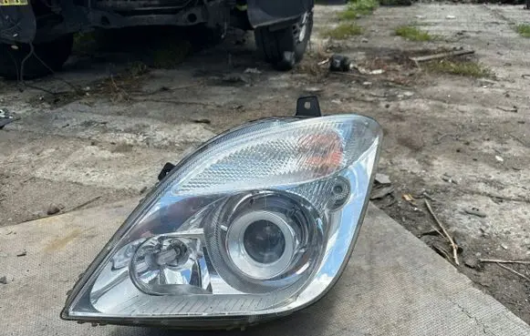 Mercedes-Benz Sprinter W906 Headlight/headlamp A9068200961