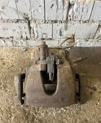 Front brake caliper