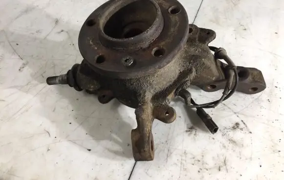 Renault Master III Front wheel hub 245J