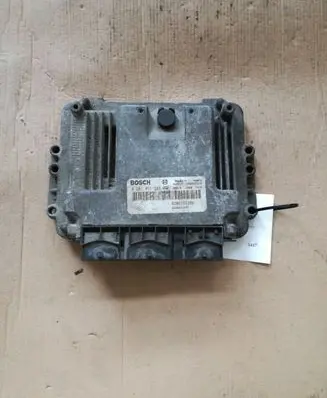 Nissan Primera Engine control unit/module 0281011389