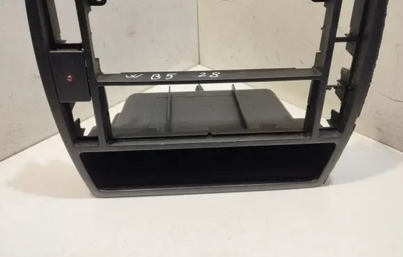 Radio/GPS head unit trim