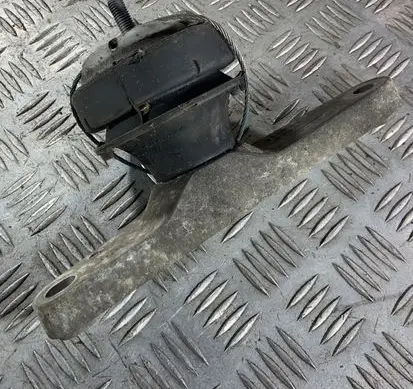 Volvo V50 Engine mount bracket 30778953 30778954