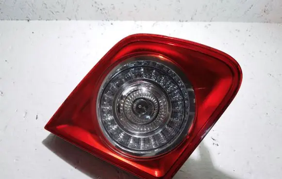Volkswagen Jetta V Tailgate rear/tail lights 1K5945093