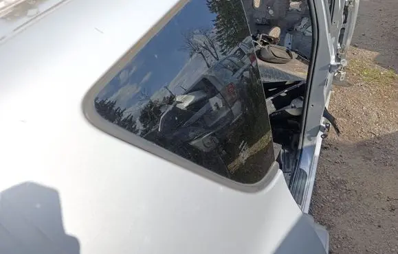 Toyota RAV 4 (XA30) Rear side window
