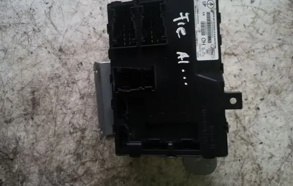 Ford Fiesta Comfort/convenience module AV1T15K600CH