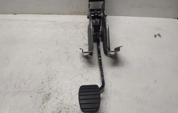 Dacia Logan II Brake pedal