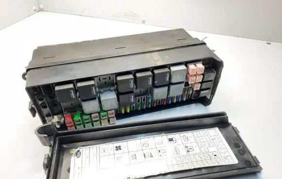 Land Rover Discovery 3 - LR3 Fuse module K916