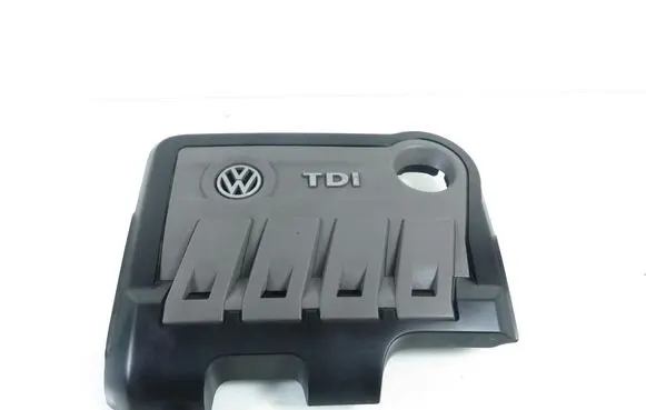 Volkswagen Tiguan Engine cover (trim) 03L103925R