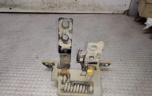 BMW 5 E60 E61 Tailgate/trunk/boot hinge 7061384