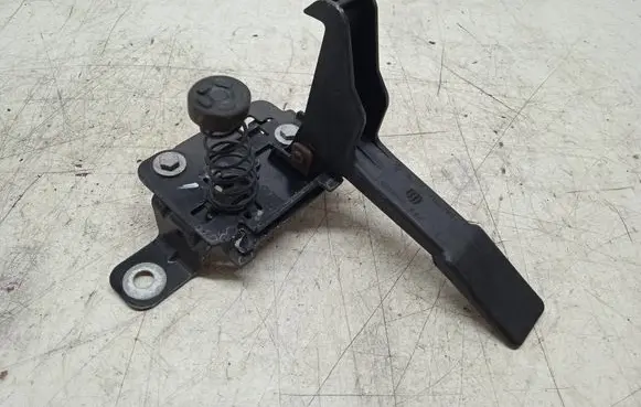 Engine bonnet (hood) release handle