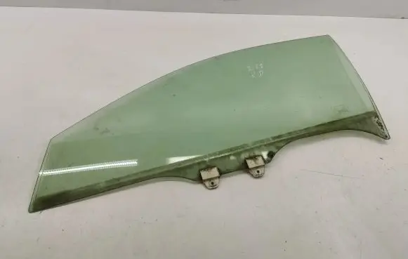 Honda Accord Front door window glass four-door