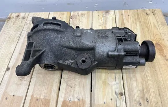 Volvo V70 Rear differential P30751697
