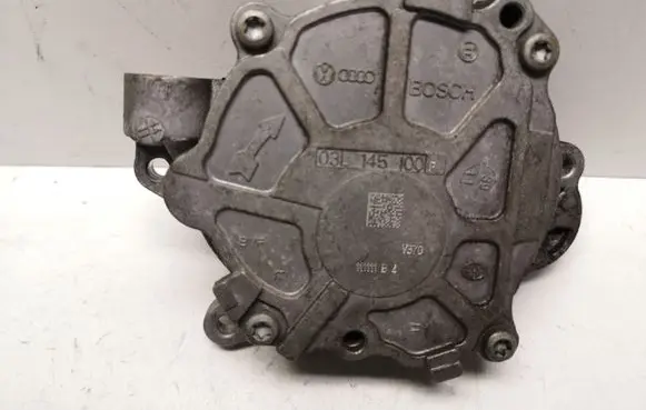 Volkswagen PASSAT B7 Vacuum pump 03L145100F