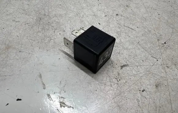Volkswagen PASSAT B6 Other relay 3D0951253A