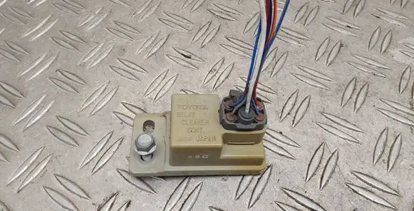 Lexus SC 430 Light washer relay 8594224010