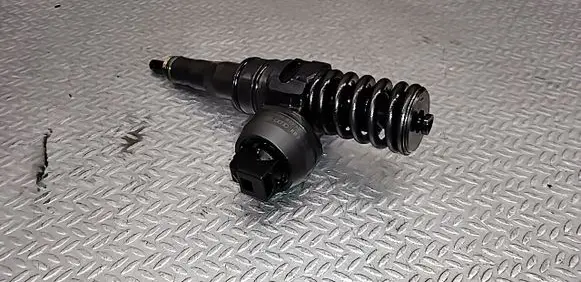 Volkswagen Caddy Fuel injector 038130073AG