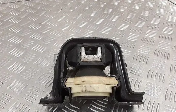 Engine mount bracket