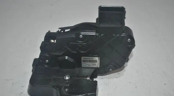 Land Rover Discovery 3 - LR3 Rear door lock FQM000147