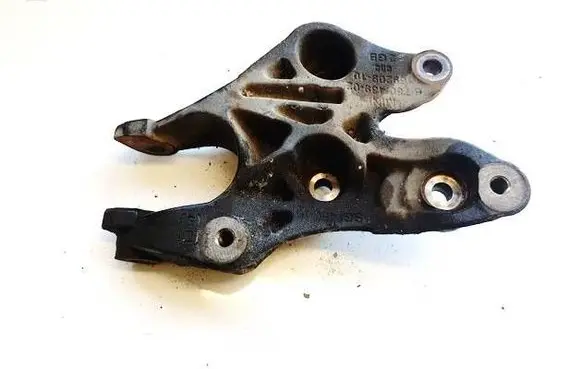 Engine mounting bracket
