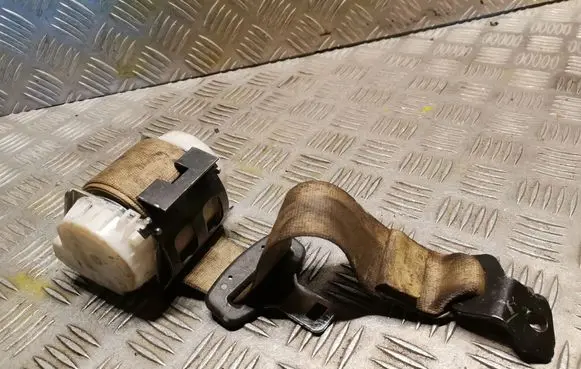 BMW 5 E60 E61 Middle seatbelt (rear) 33061256