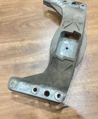 BMW 5 E60 E61 Gearbox mounting bracket 6761106