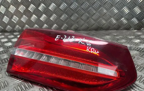 Tailgate rear/tail lights