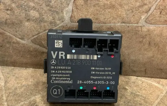 Mercedes-Benz CLS C218 X218 Door control unit/module A2189001101