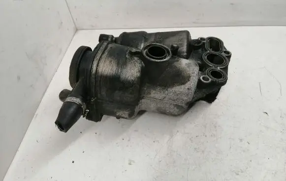 Volvo XC70 Oil filter mounting bracket 6740230250 6740273266