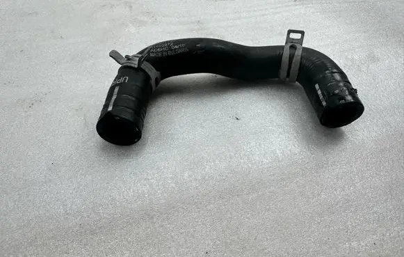 Volvo XC90 Engine coolant pipe/hose 31493272
