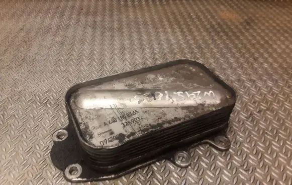 Mercedes-Benz B W245 Engine oil radiator 6401800765 A6401800765
