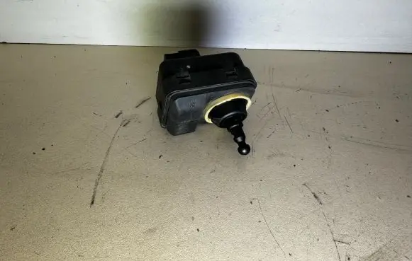 Toyota RAV 4 (XA30) Headlight level adjustment motor 89036766