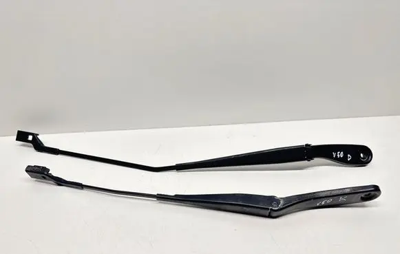 Volvo V50 Front wiper blade arm 31253997 31253996