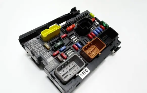 Peugeot 308 Fuse module 9675878480