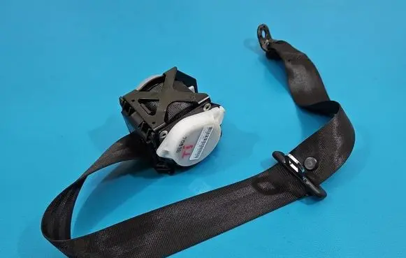 Audi A8 S8 D4 4H Middle seatbelt (rear) 4H0857807H IMPRK1577107