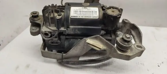 Audi A8 S8 D3 4E Air suspension compressor/pump 4E0616005E